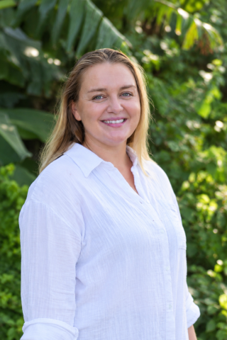Dr. Cassandra Saunderson DVM